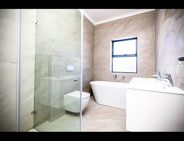 4 BEDROOM FREEHOLD FOR SALE IN SANDOWN